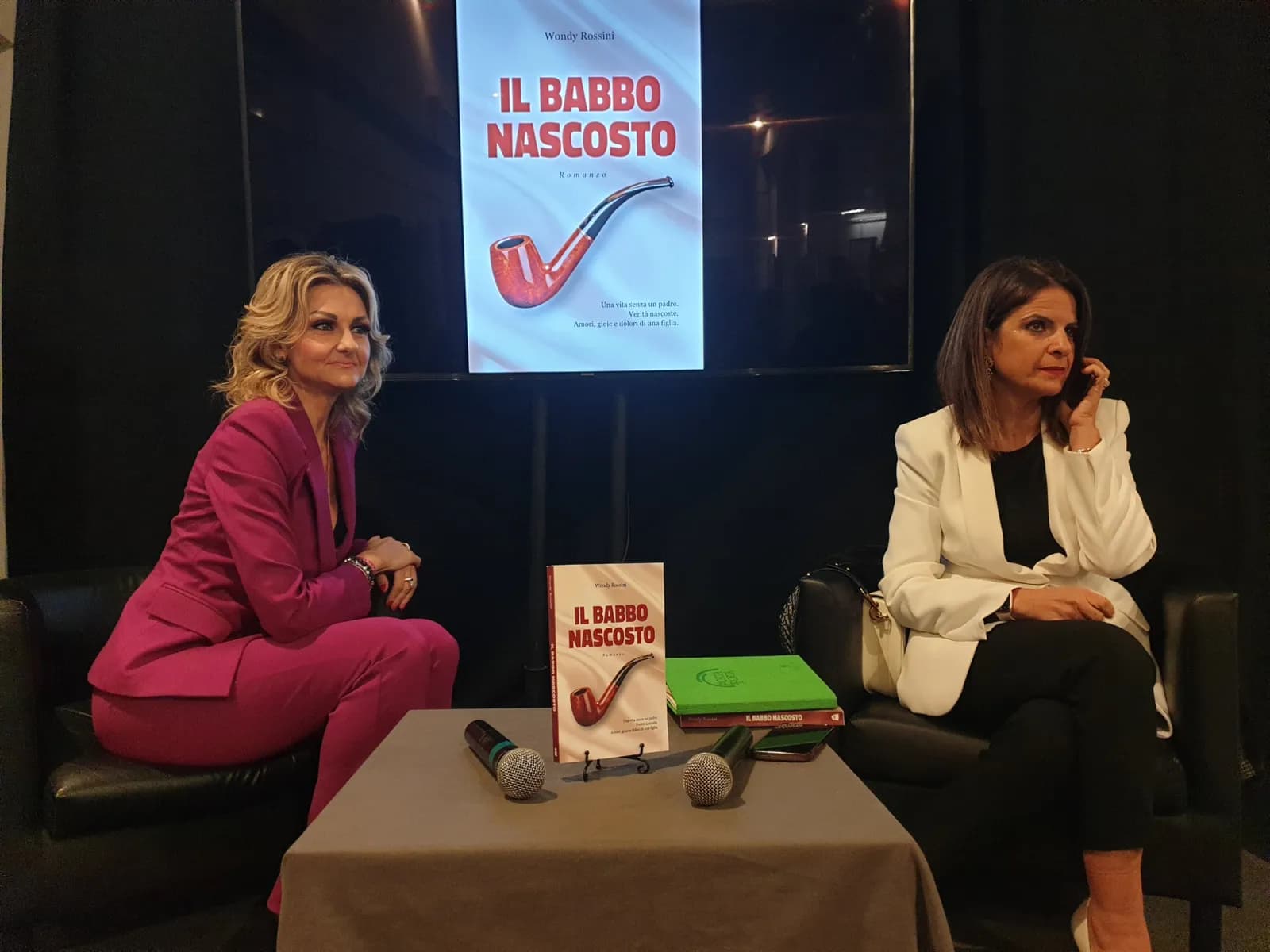 Wondy Rossini e Giancarla Rondinelli sul palco della presentazione